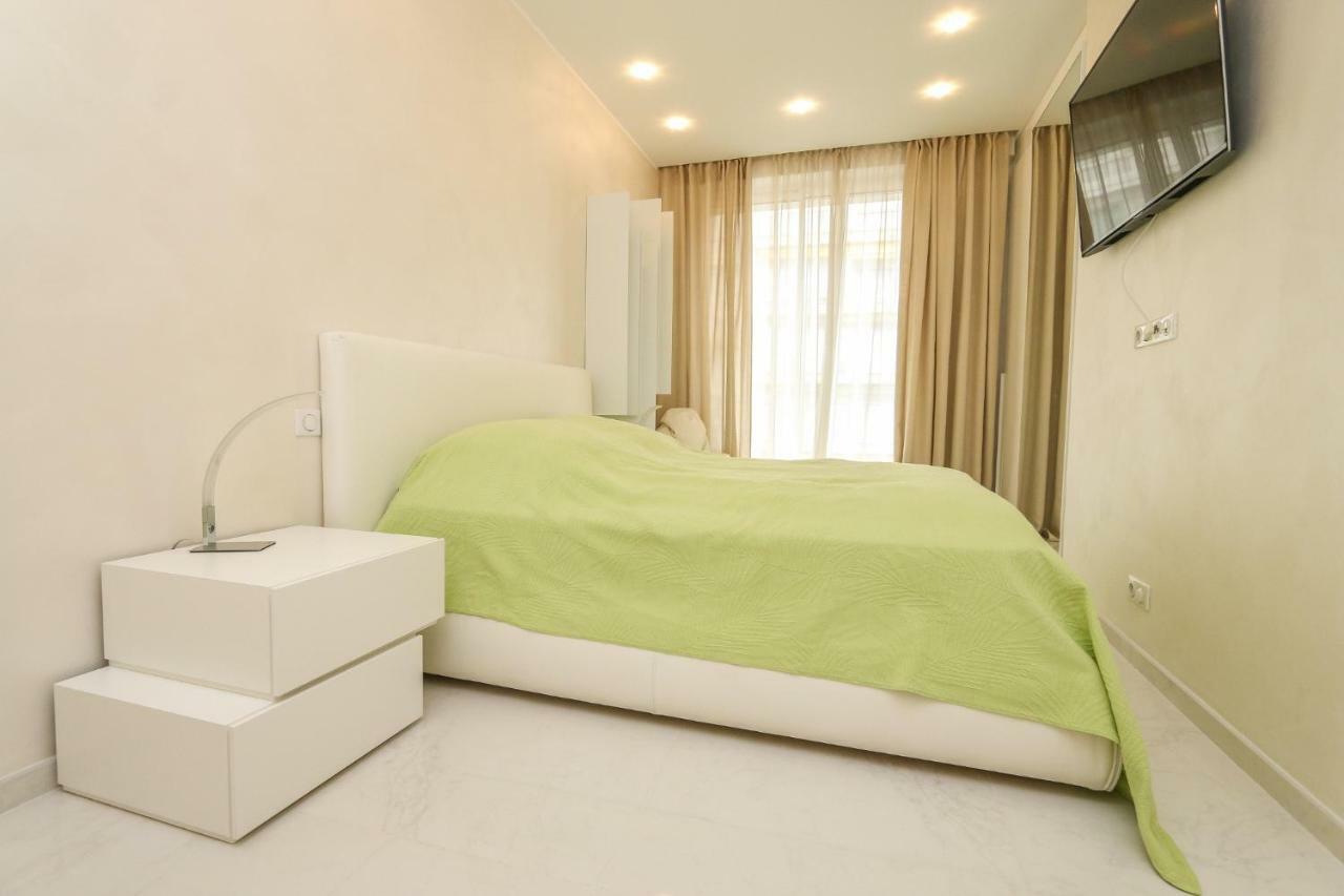 Seafront Modern Apartment Niza Exterior foto