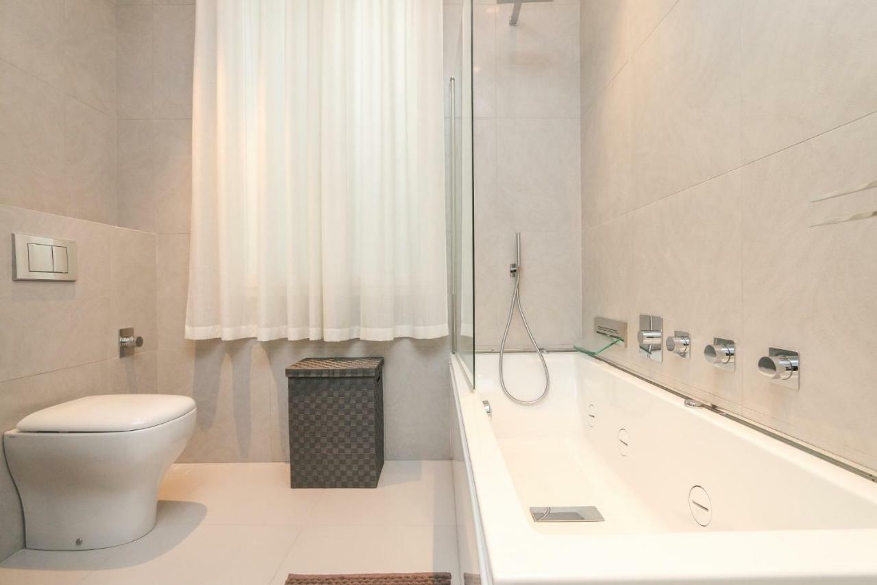 Seafront Modern Apartment Niza Exterior foto